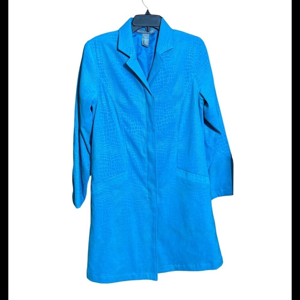 Jessica Holbrook easy care blue button, front jacket size small.🌺